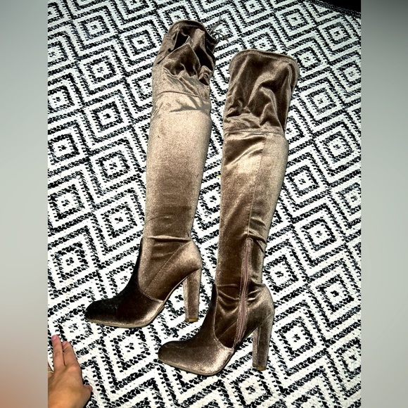 Over the knee chunk heels - Picture 1 of 9